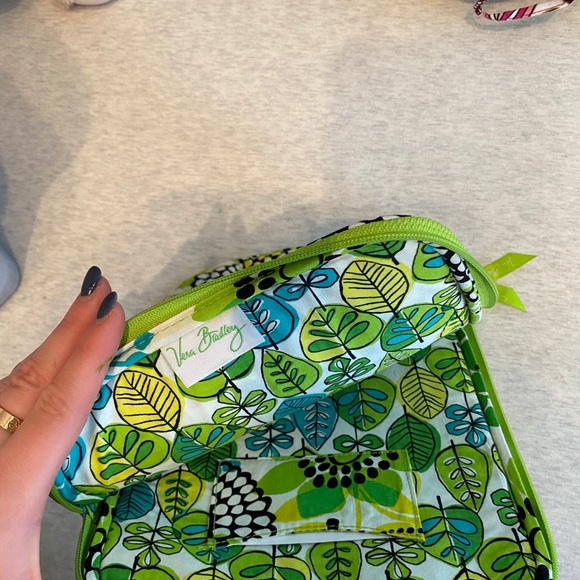 Vera Bradley IPad Sleeve - Green- great condition - Picture 3 of 3